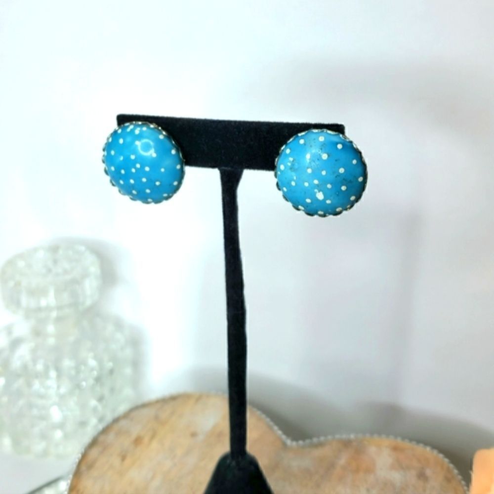 5/$25 Vintage blue white polka dot circle clip on earrings